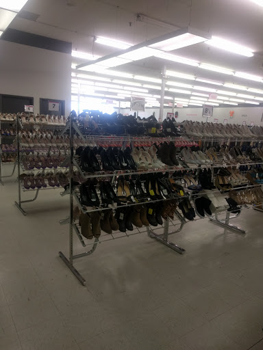 Discount Store «Discount Fashion Warehouse Kettering», reviews and photos, 2836 Wilmington Pike, Kettering, OH 45419, USA