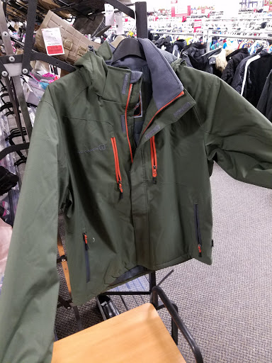 Clothing Store «Burlington Coat Factory», reviews and photos, 1555 S Lake St, Mundelein, IL 60060, USA