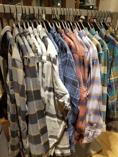 Clothing Store «Eddie Bauer», reviews and photos, 200 Evergreen Way #232, South Windsor, CT 06074, USA