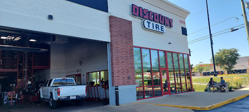 Tire Shop «Discount Tire», reviews and photos, 1470 Irving Park Rd, Hanover Park, IL 60133, USA