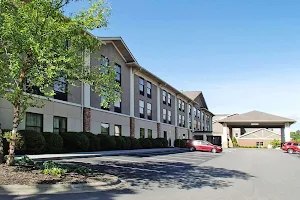 Quality Inn & Suites Boone - University Area image