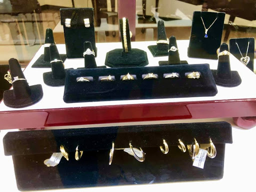 Pawn Shop «Family Jewelry & Pawn (Clermont-Minneola)», reviews and photos, 327 S Hwy 27, Minneola, FL 34715, USA