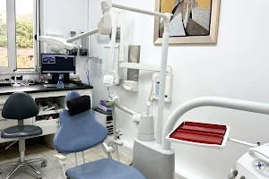 Dr Philippe Zbili Dentiste Marseille 13011 - Implant dentaire invisalign image