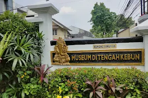 Museum di Tengah Kebun image