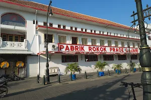 Pabrik Rokok Praoe Lajar image