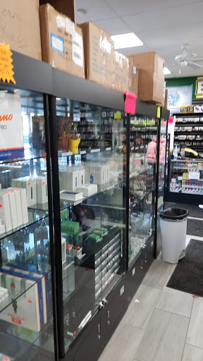 Tobacco Shop «Tundra Smoke Shop», reviews and photos, 2719 S Oneida St, Green Bay, WI 54304, USA