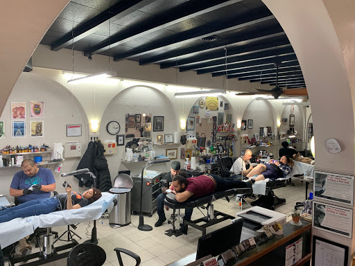 Tattoo Shop «Royal Flesh Tattoo and Piercing», reviews and photos, 4005 N Broadway St, Chicago, IL 60613, USA