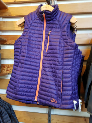 Clothing Store «L.L. Bean», reviews and photos, 340 Legacy Pl, Dedham, MA 02026, USA