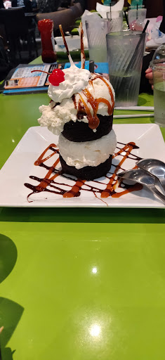 Sports Bar «Dave & Busters», reviews and photos