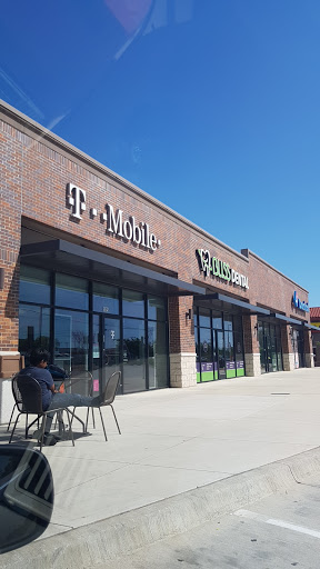 Cell Phone Store «T-Mobile», reviews and photos, 711 S Industrial Blvd #115, Euless, TX 76040, USA