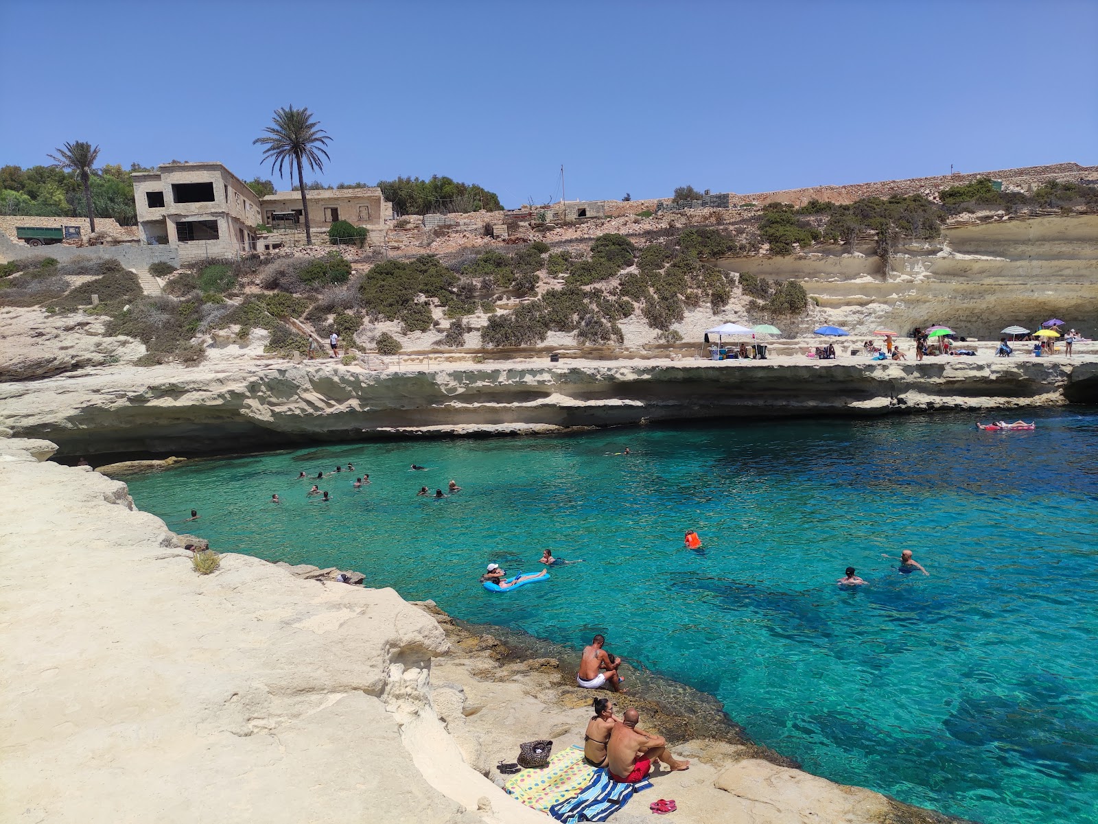 Zdjęcie Il-Kalanka beach z powierzchnią turkusowa czysta woda