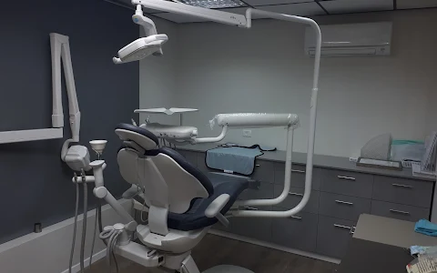 ד"ר יונה עציוני - Dr. Yona Etzioni Dental Implants השתלות שיניים|שיקום הפה|אסתטיקה דנטלית image