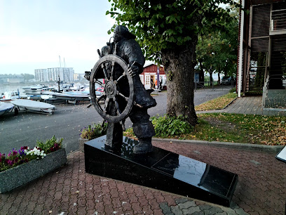 Kihnu Jõnni skulptuur Pärnus