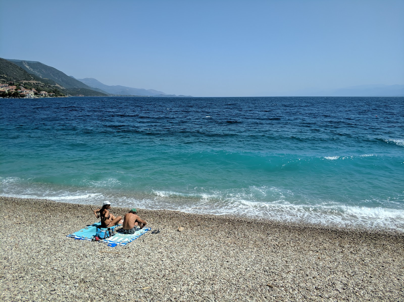 Fotografie cu Blue lake beach amplasat într-o zonă naturală