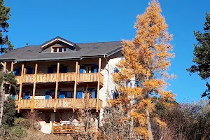 Le Chalet de l’écureuil bleu :Gîtes,chambres d'hôtes,table d'hôtes,à la campagne,proche pistes ski,idéal randonnées,Pyrénées image