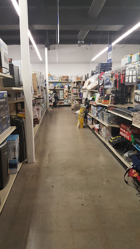 Surplus Store «Big Box Outlet Store - Marysville», reviews and photos, 1338 State Ave, Marysville, WA 98270, USA