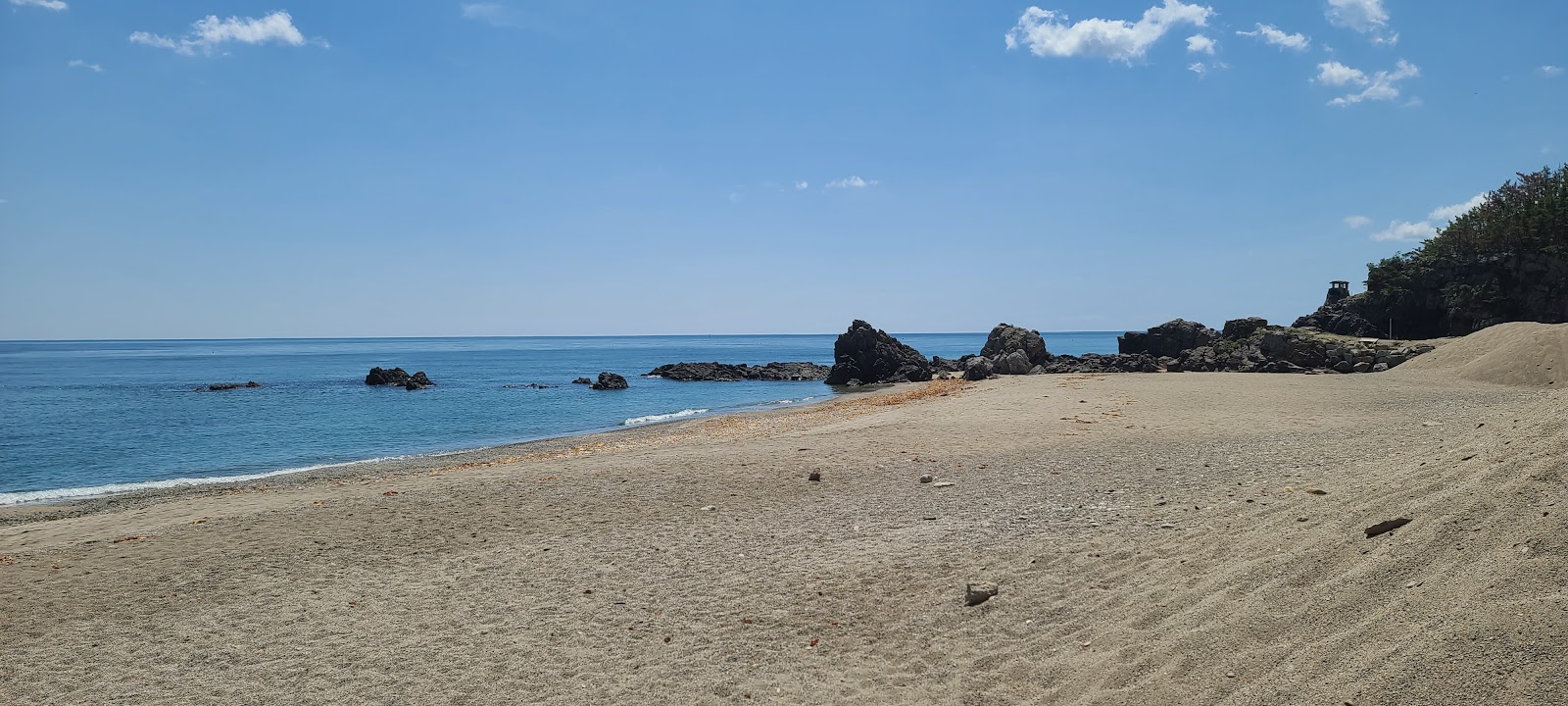 Foto van Nagok Beach met blauw puur water oppervlakte