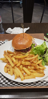 Hamburger du Restauration rapide French Cantine O'Parinor I Basserie I Burger à Aulnay-sous-Bois - n°20