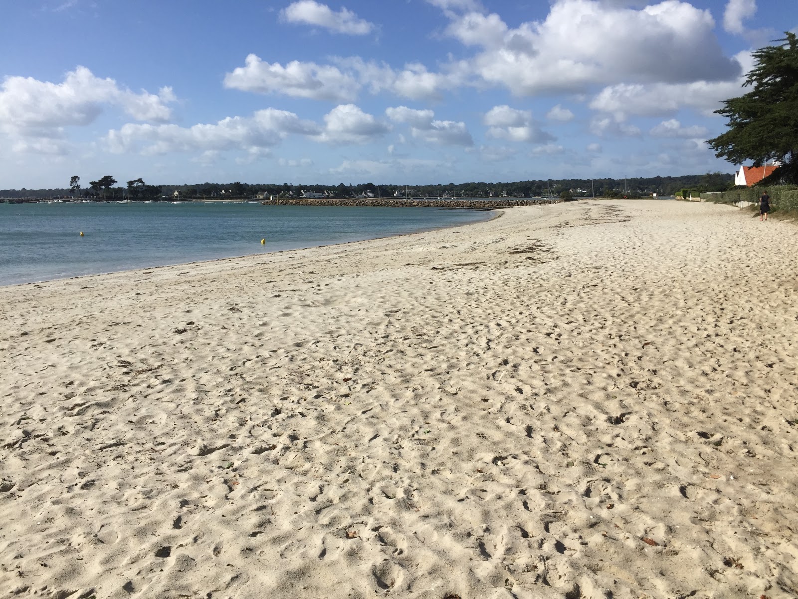 Fotografija Plage de Kerleven z turkizna voda površino