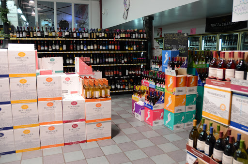 Liquor Store «Paris West Wood Wines & Liquor», reviews and photos, 1220 W Wood St, Paris, TN 38242, USA