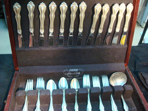 Pawn Shop «Devon Pawn Shop», reviews and photos, 2106 W Devon Ave, Chicago, IL 60659, USA