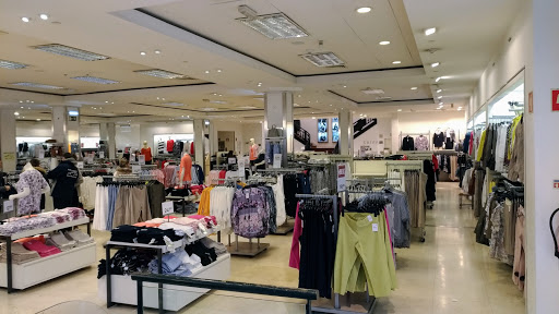Cheap clothing stores Oporto