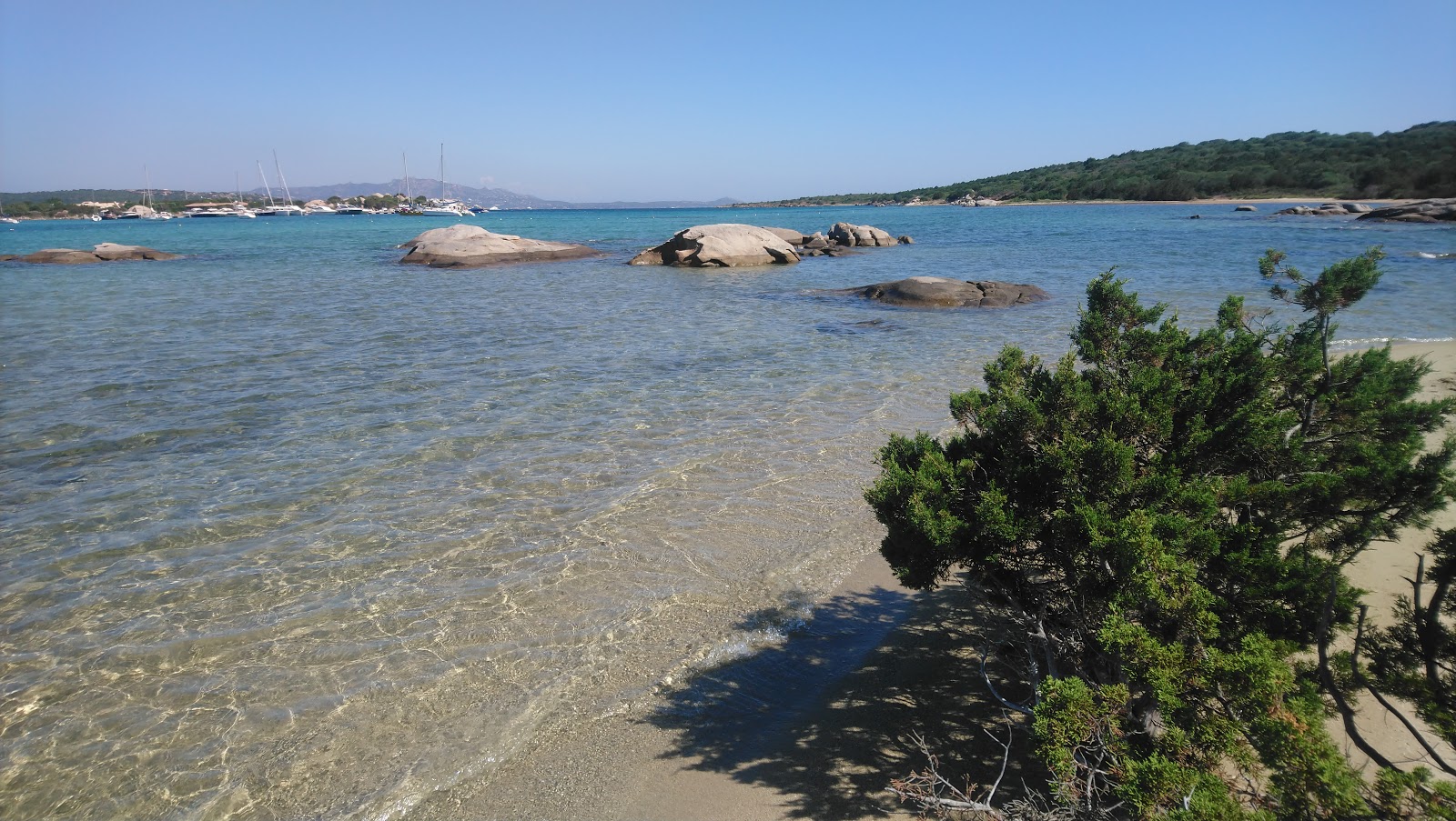 Foto van Spiaggia de Bahas met middle bays