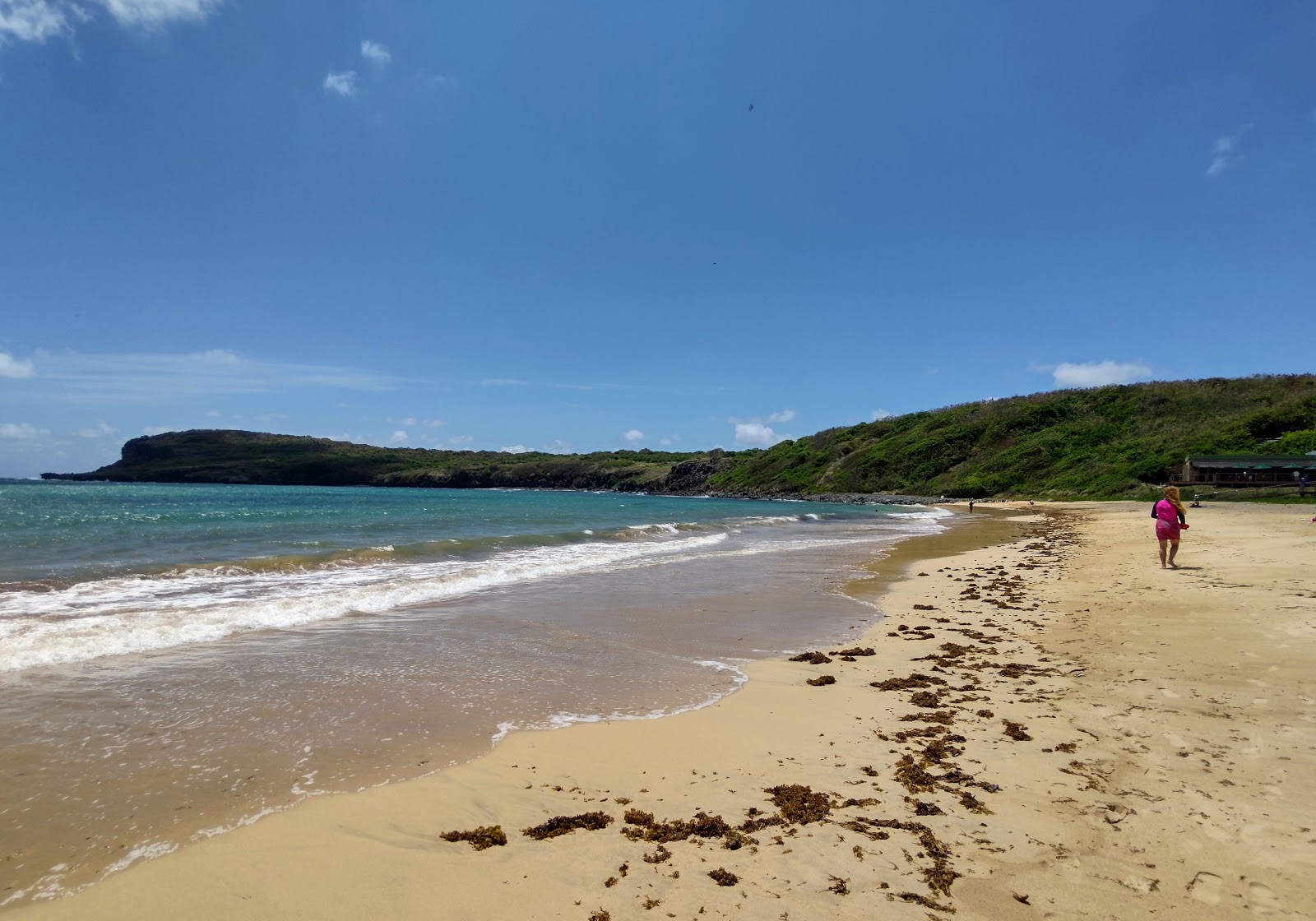 Praia do Sueste的照片 带有碧绿色纯水表面