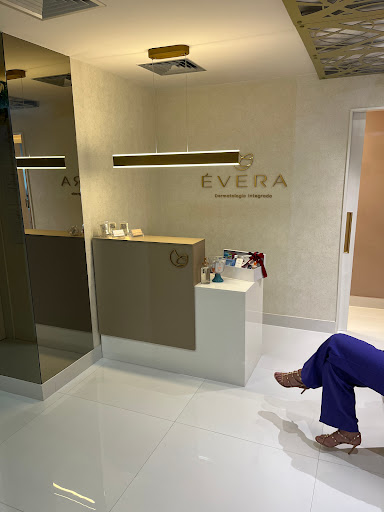 Logo da empresa - Évera Dermatologia Integrada