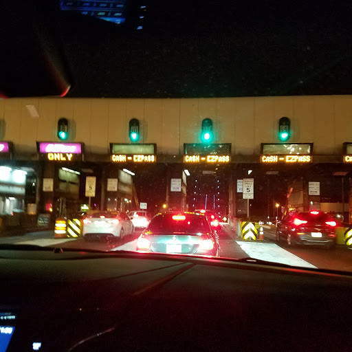 Shopping Mall «Oaktree Mall Shopping Center», reviews and photos, 2024 Center Ave n, Fort Lee, NJ 07024, USA