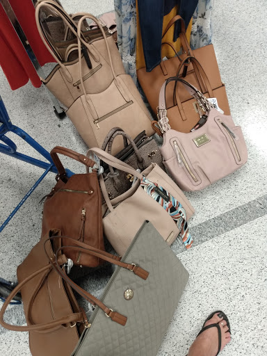 Shopping Mall «Vacaville Commons Shopping Center», reviews and photos, 2098 Harbison Dr, Vacaville, CA 95687, USA