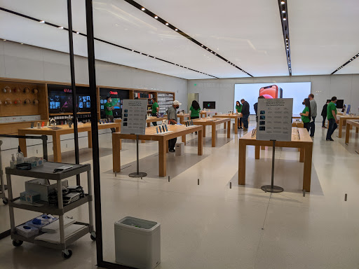 Computer Store «Apple Northbrook», reviews and photos, 1310 Northbrook Ct, Northbrook, IL 60062, USA