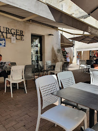 Atmosphère du Restaurant de hamburgers Burger Palace Saintes - n°2