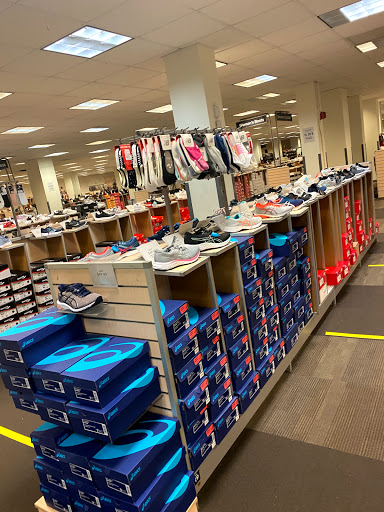 Shoe Store «DSW Designer Shoe Warehouse», reviews and photos, 8801 Queens Blvd, Elmhurst, NY 11373, USA