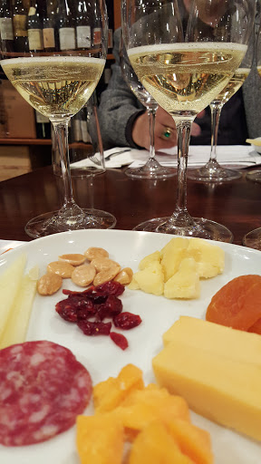 Wine Store «Sunfish Cellars Wine & Spirits», reviews and photos, 803 Sibley Memorial Hwy, St Paul, MN 55118, USA