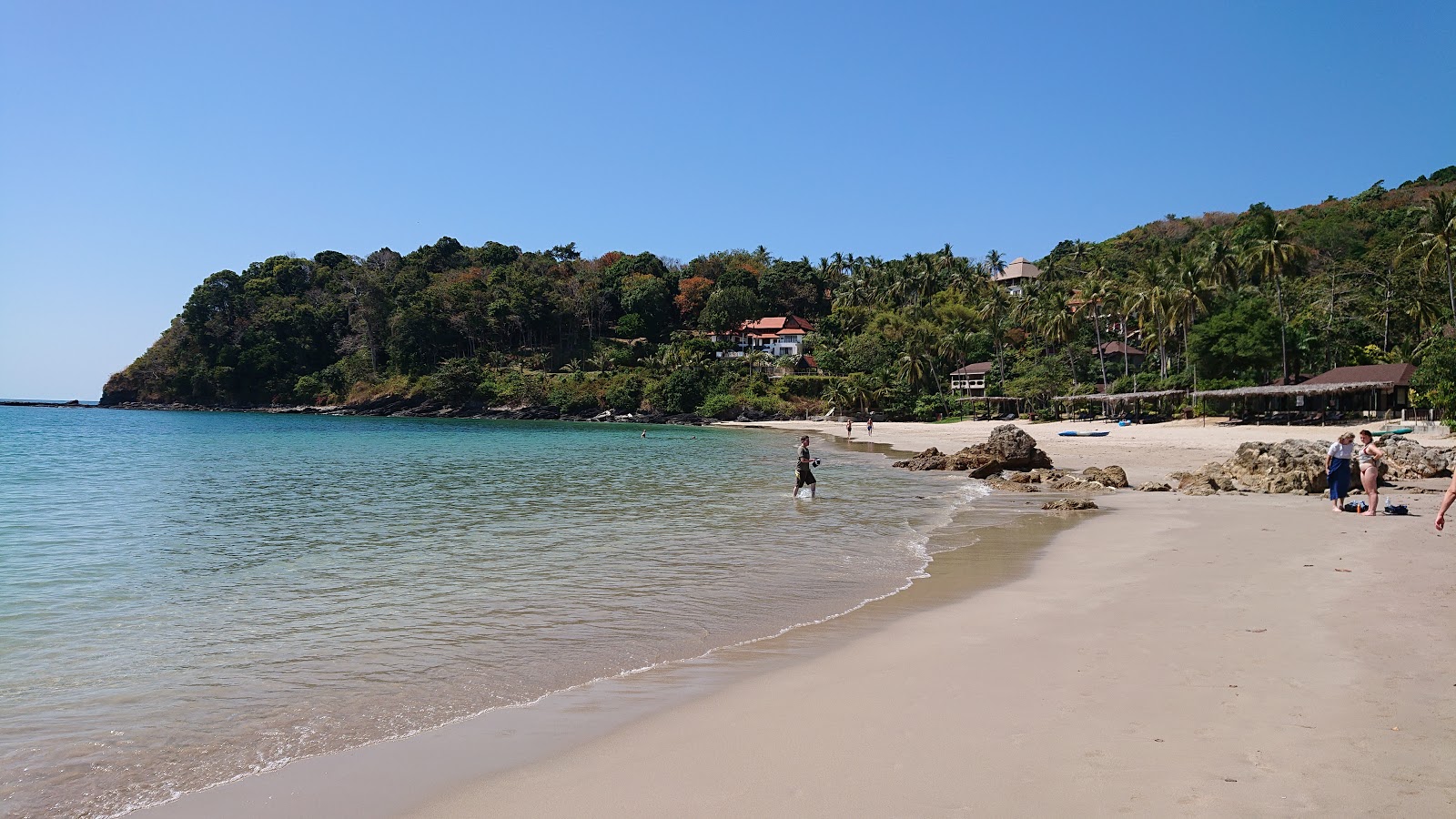 Foto av Khlong Chak Beach med hög nivå av renlighet