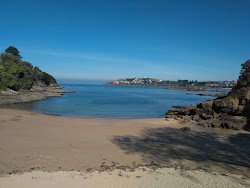 Praia de Portelo'in fotoğrafı dağlarla çevrili