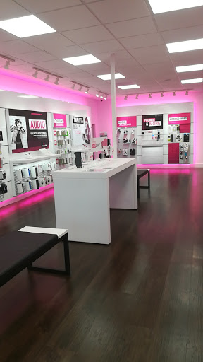 Cell Phone Store «T-Mobile», reviews and photos, 1918 Main St, Sumner, WA 98390, USA
