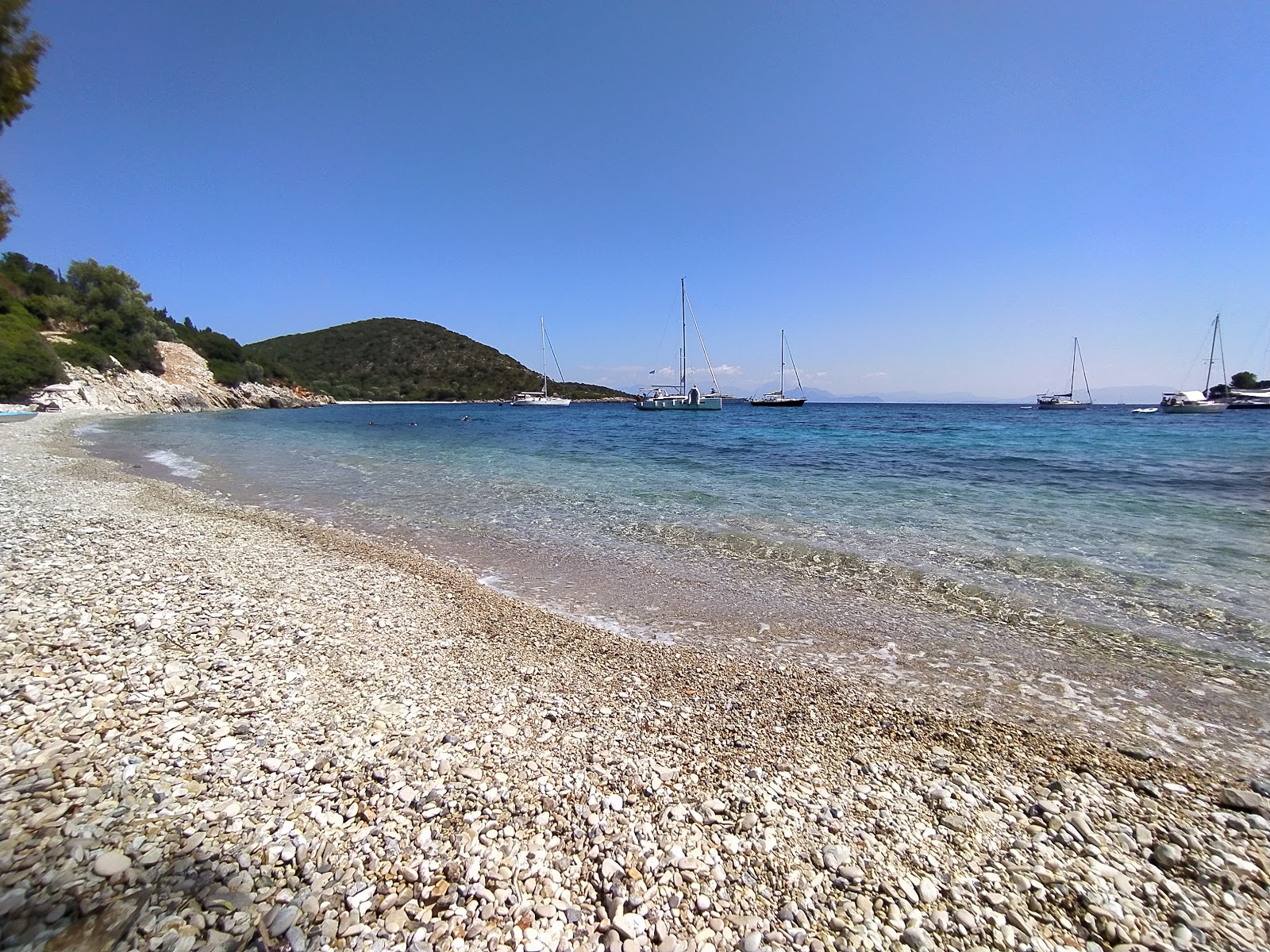 Paralia Marmagkas II'in fotoğrafı küçük koy ile birlikte