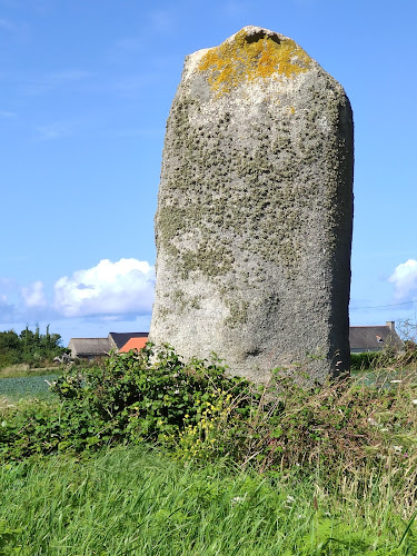 Menhir de Kergallec à Cléder