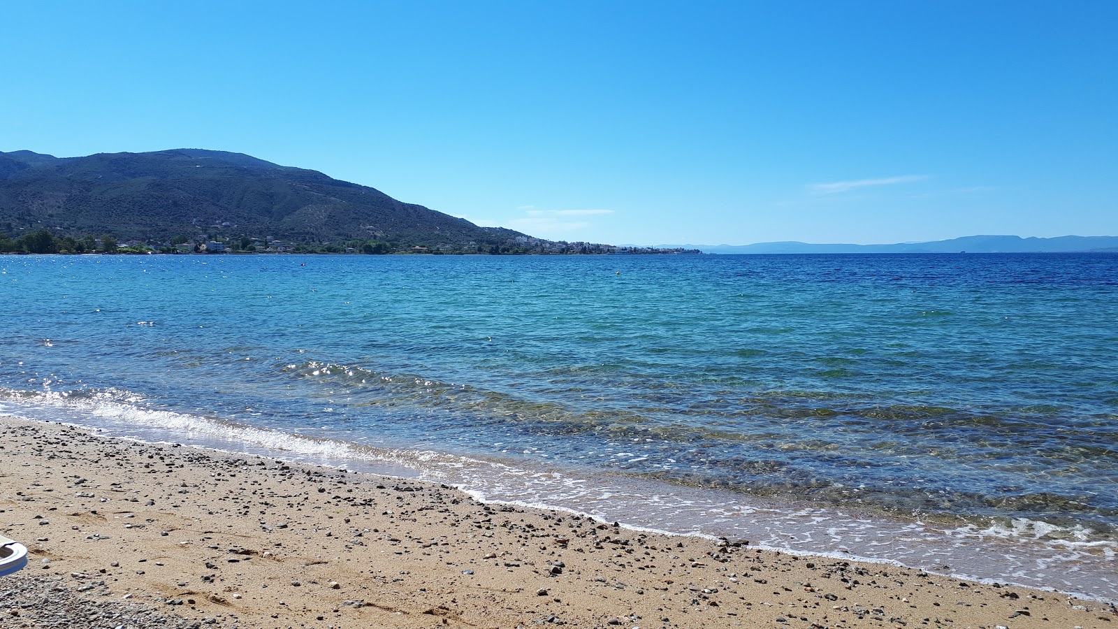 Foto di Maounis beach e il suo bellissimo paesaggio
