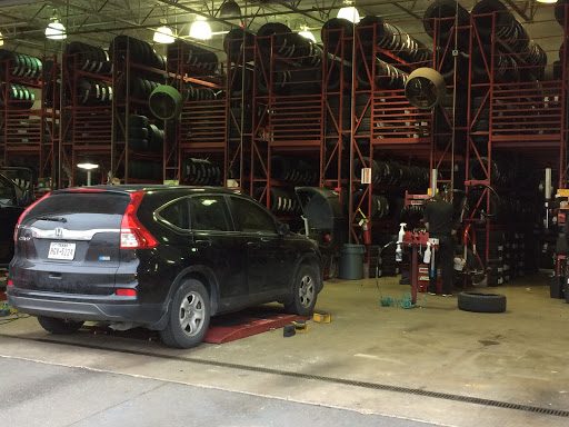 Tire Shop «Discount Tire Store - Cedar Hill, TX», reviews and photos, 142 N Hwy 67, Cedar Hill, TX 75104, USA