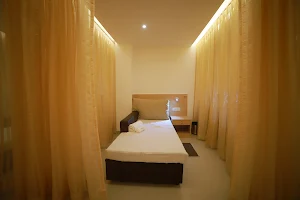 Freshup Guruvayur - Best Affordable Hotel rooms near temple-Pay by hour image