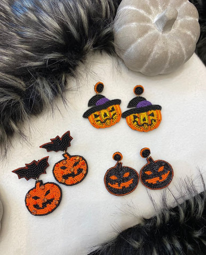 Jewelry Store «Knock Knock Boutique», reviews and photos, 110 W Chocolate Ave, Hershey, PA 17033, USA