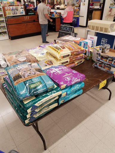Pet Supply Store «PetSmart», reviews and photos, 475 Bank St, Waterbury, CT 06708, USA