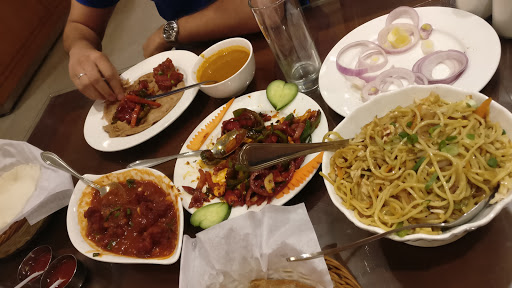 مطعم تاج الدمام 