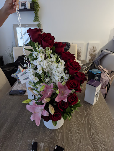 Florist «J & J Flowers and Gifts Shop», reviews and photos, 8366 Pines Blvd, Pembroke Pines, FL 33024, USA