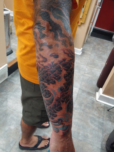 Tattoo Shop «No Ka Oi Tiki Tattoo», reviews and photos, 610 S 4th St, Philadelphia, PA 19147, USA