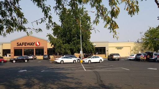 Grocery Store «Safeway», reviews and photos, 205 N 5th Ave, Yakima, WA 98902, USA