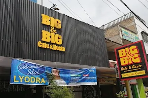 big and big cafe image